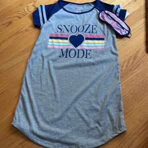 Max& Olivia girls night gown size 10- 12 with eye mask